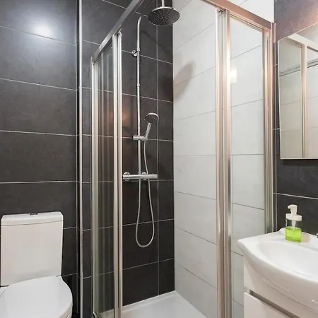 Whome Alfama Spacious 2-bed Near Feira Da Ladra * ליסבון